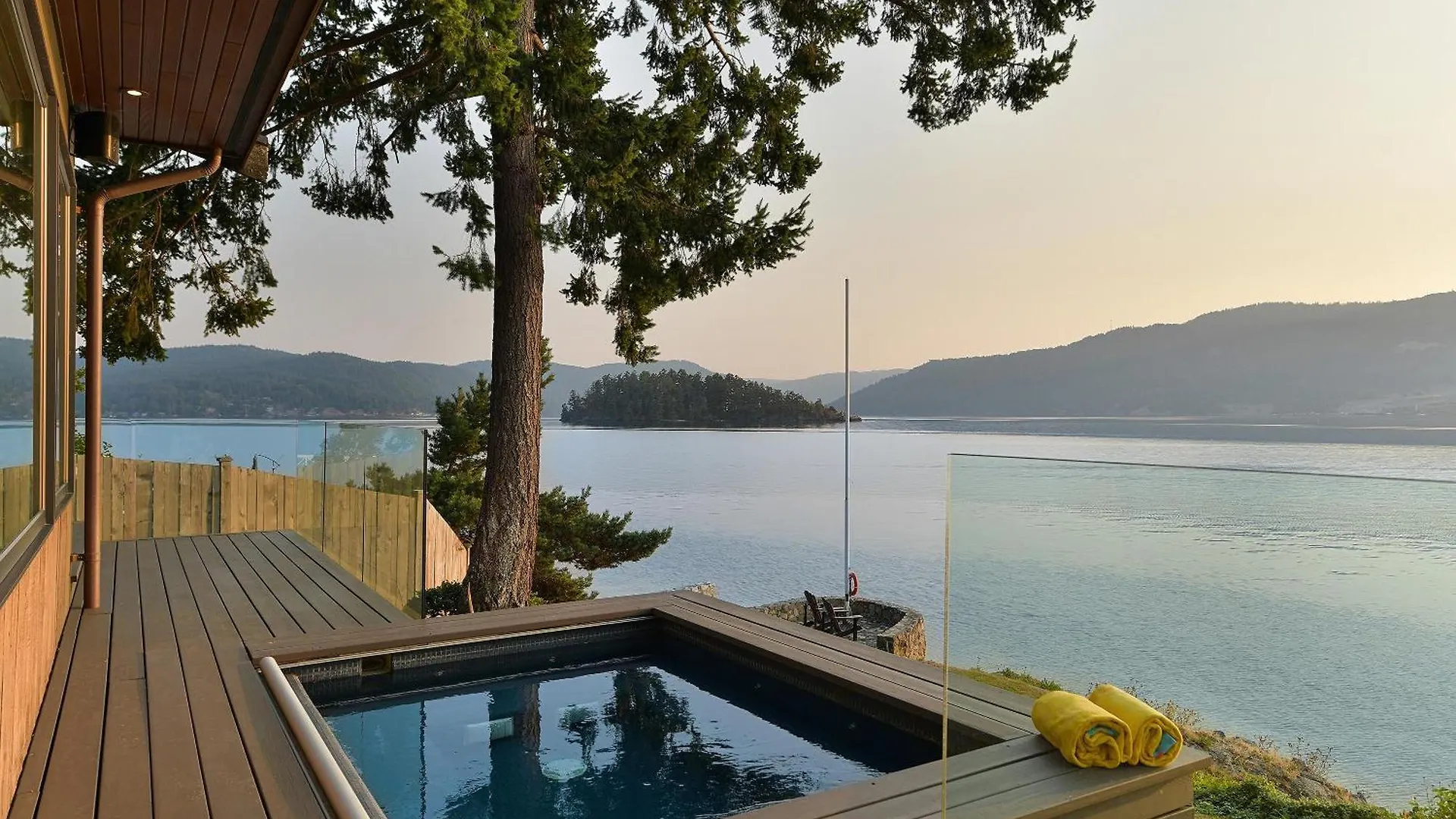 Island Luxury Oceanside Estate Villa Saanichton Holiday home
